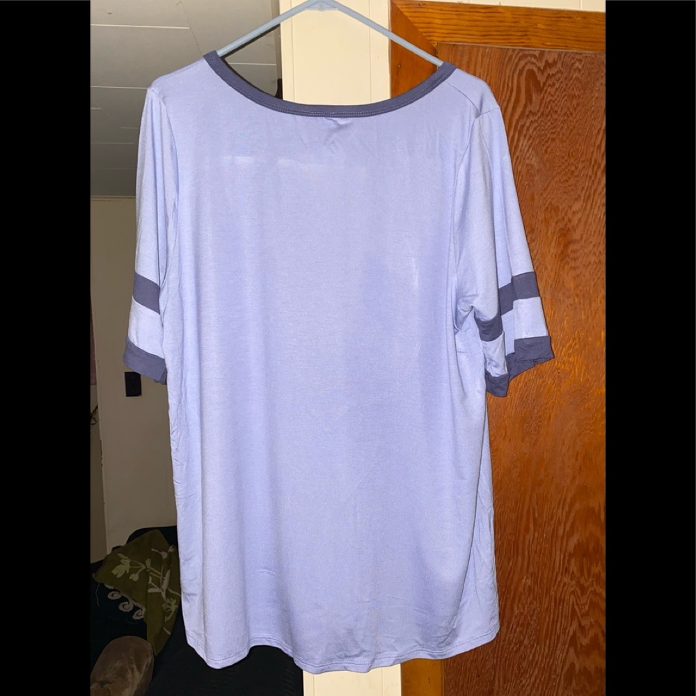 Women’s Top - Picture 2 of 2
